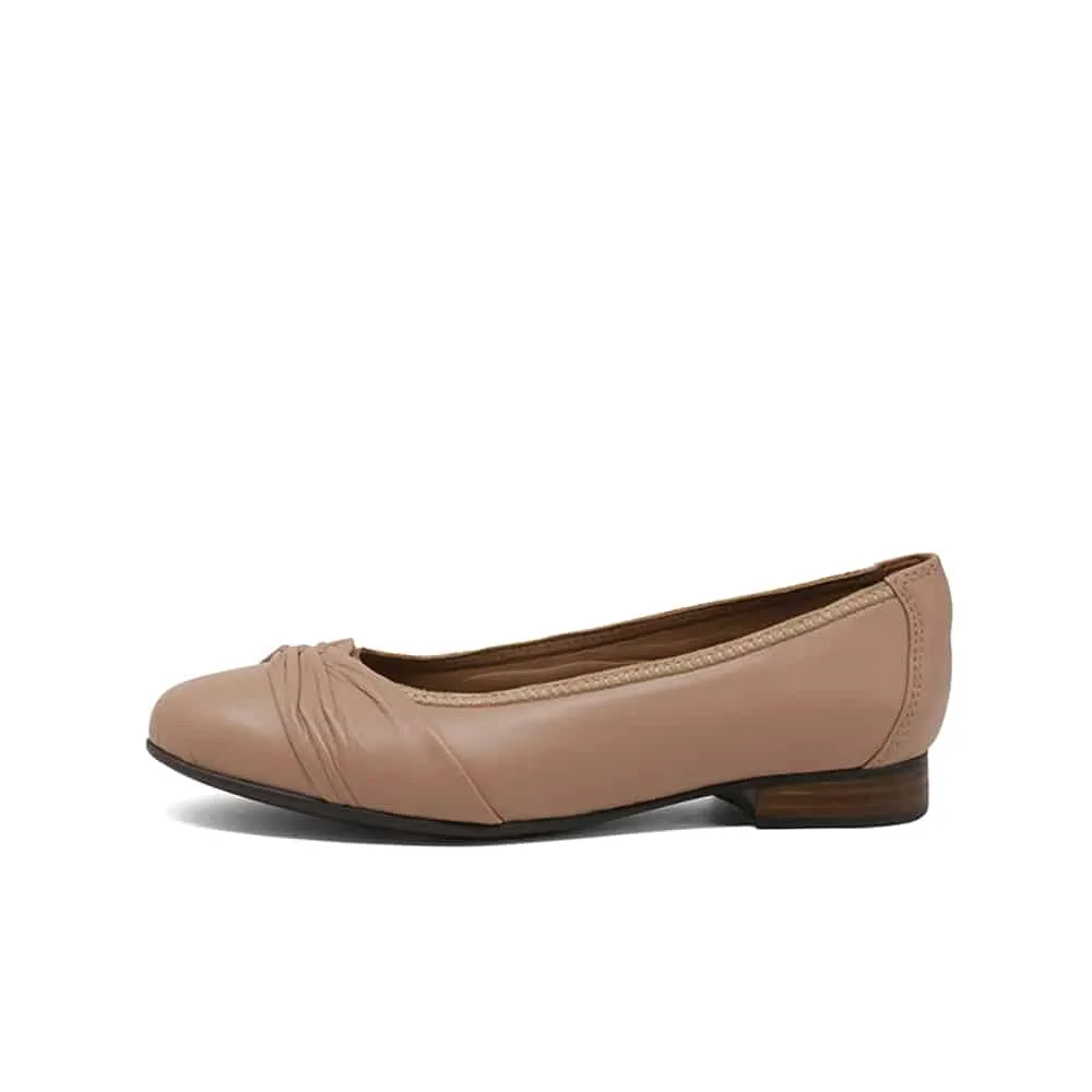 CLARKS Un Blush Wish Women Pump Praline Leather