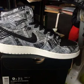 Nike AIR JORDAN 1 RETRO HIGH "BHM" 739640-110 DS Size Y9