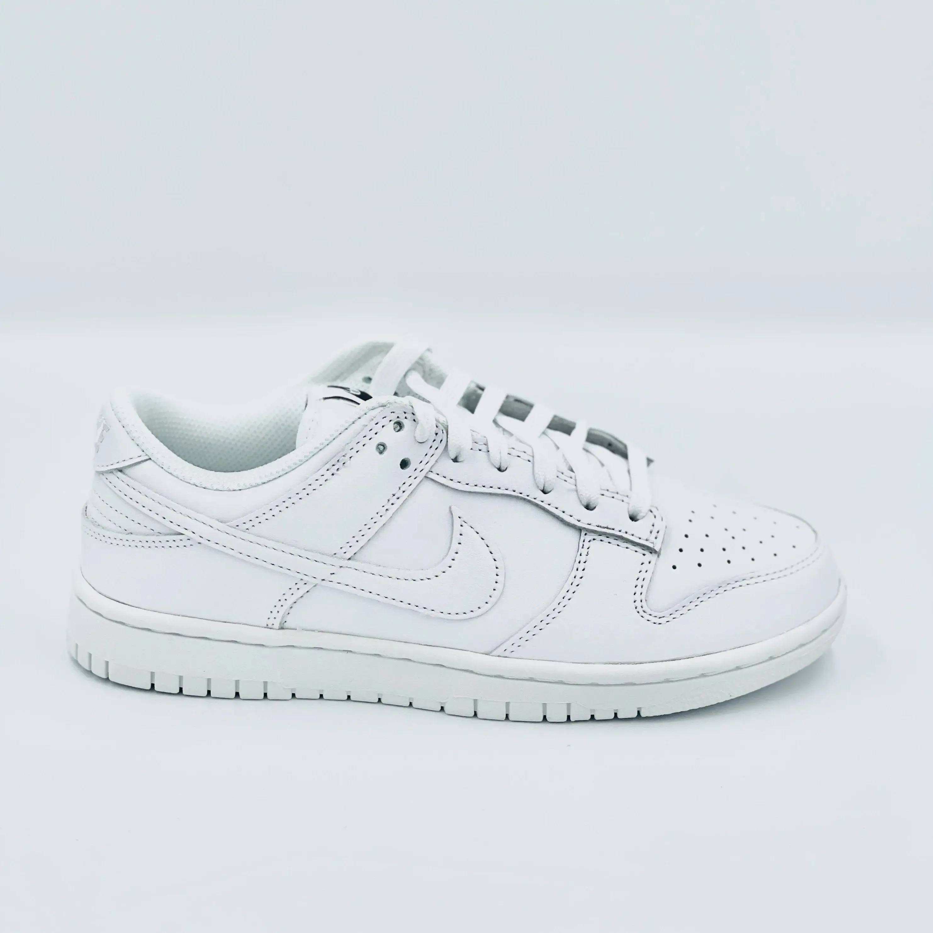 Nike Dunk Low Triple White