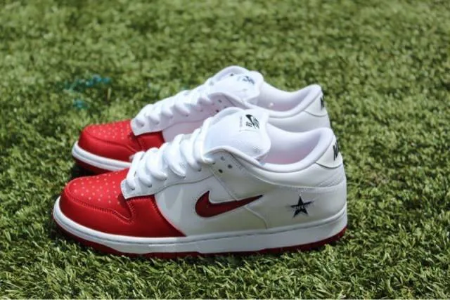 Nike dunk sb supreme jewel swoosh red