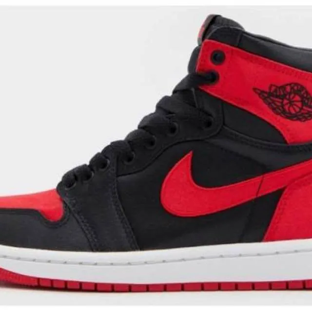 Wmns Nike Air Jordan 1 High OG Satin Bred